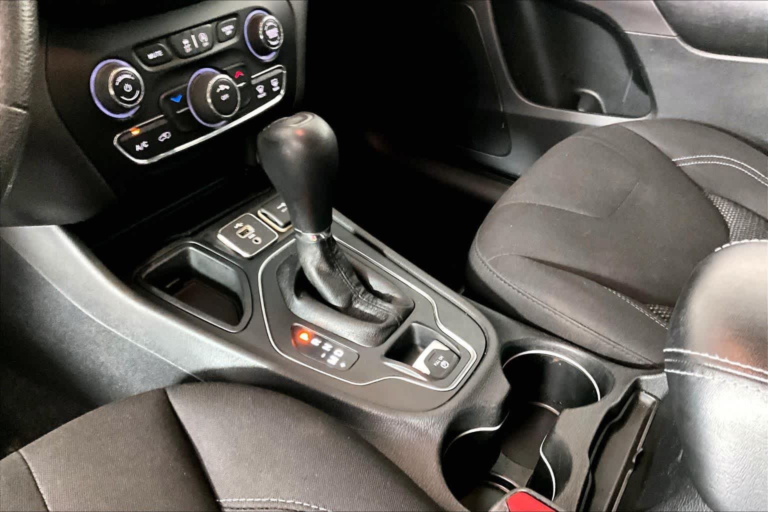 Used 2019 Velvet Red Pearlcoat Jeep Latitude image 16