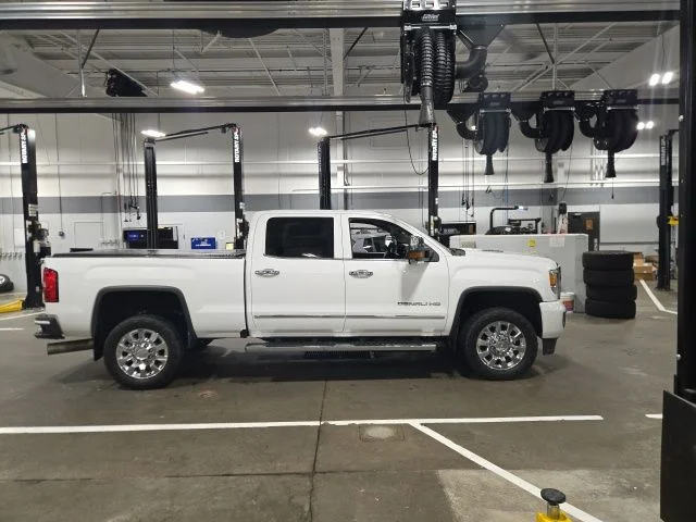 Used 2016 White GMC Denali image 3