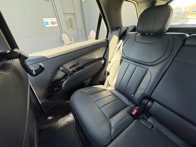 New 2026 Ostuni Pearl White Land Rover Dynamic SE image 33