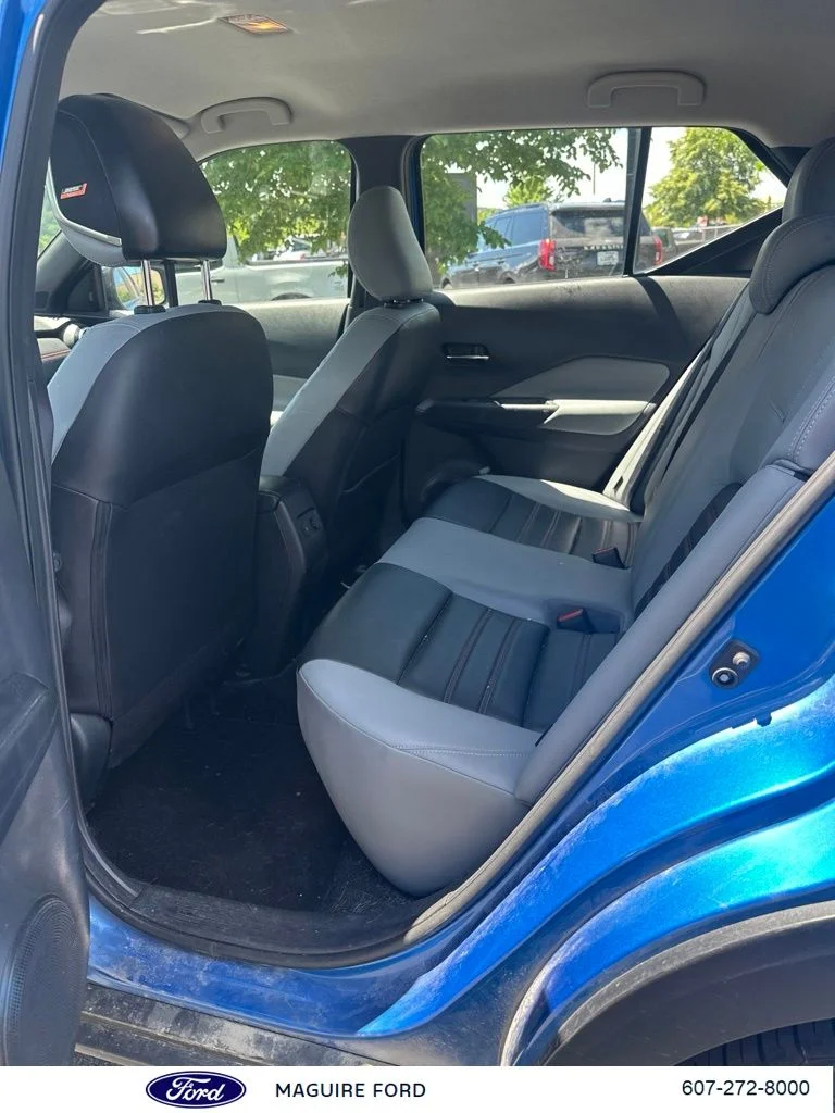 Used 2021  Nissan SR image 11