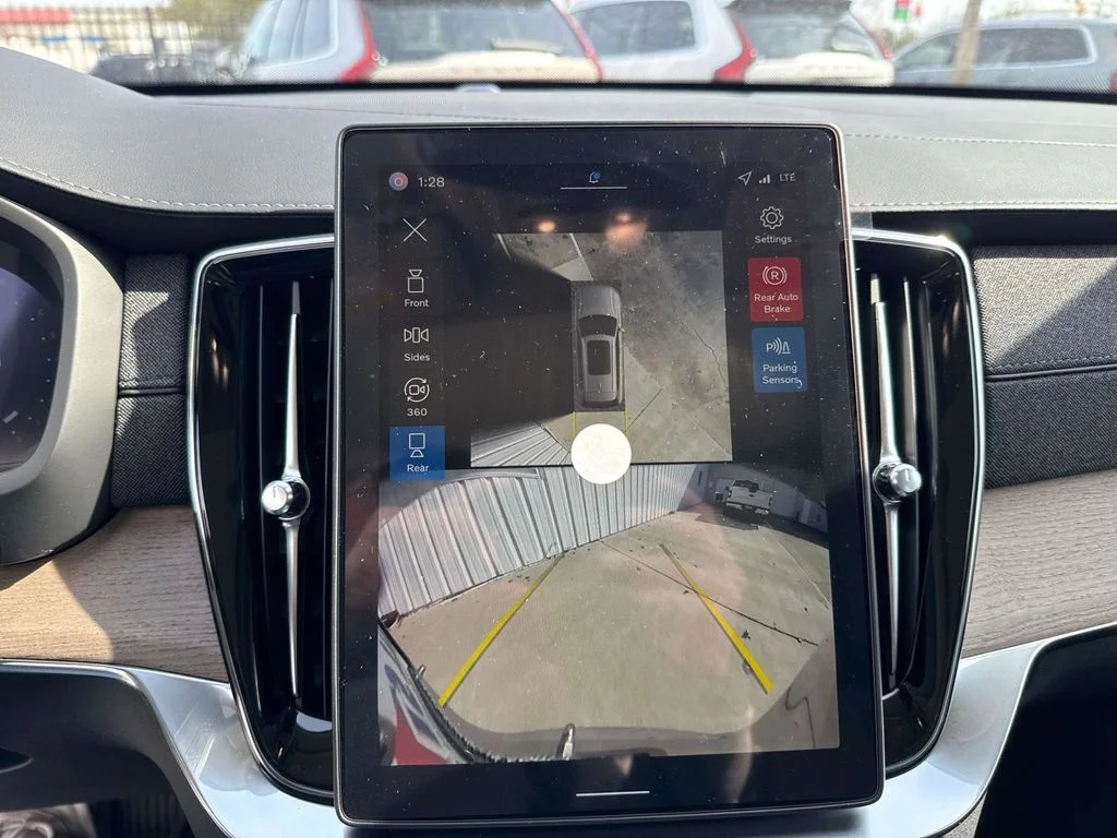 2026 Volvo XC90 Plus - Photo 29