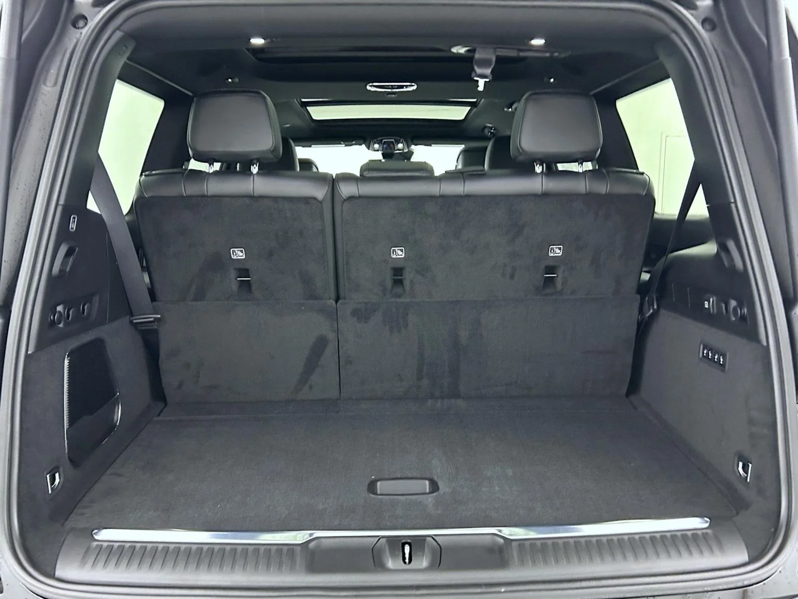 New 2026 Black Jeep Summit Obsidian image 25