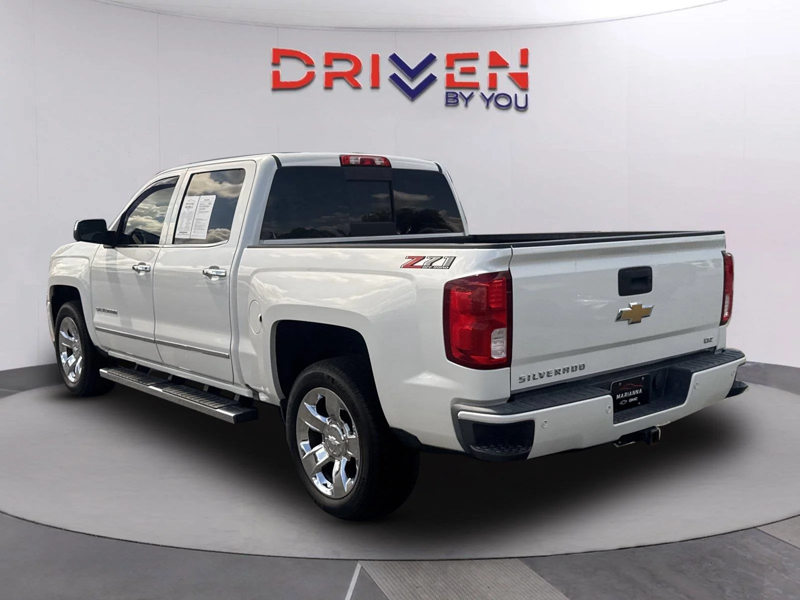 Used 2018 IRIDESCENT PEARL TRICOAT Chevrolet LTZ image 6