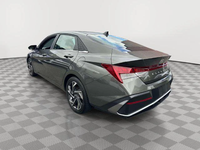 Used 2024 Amazon Gray Hyundai SEL image 5