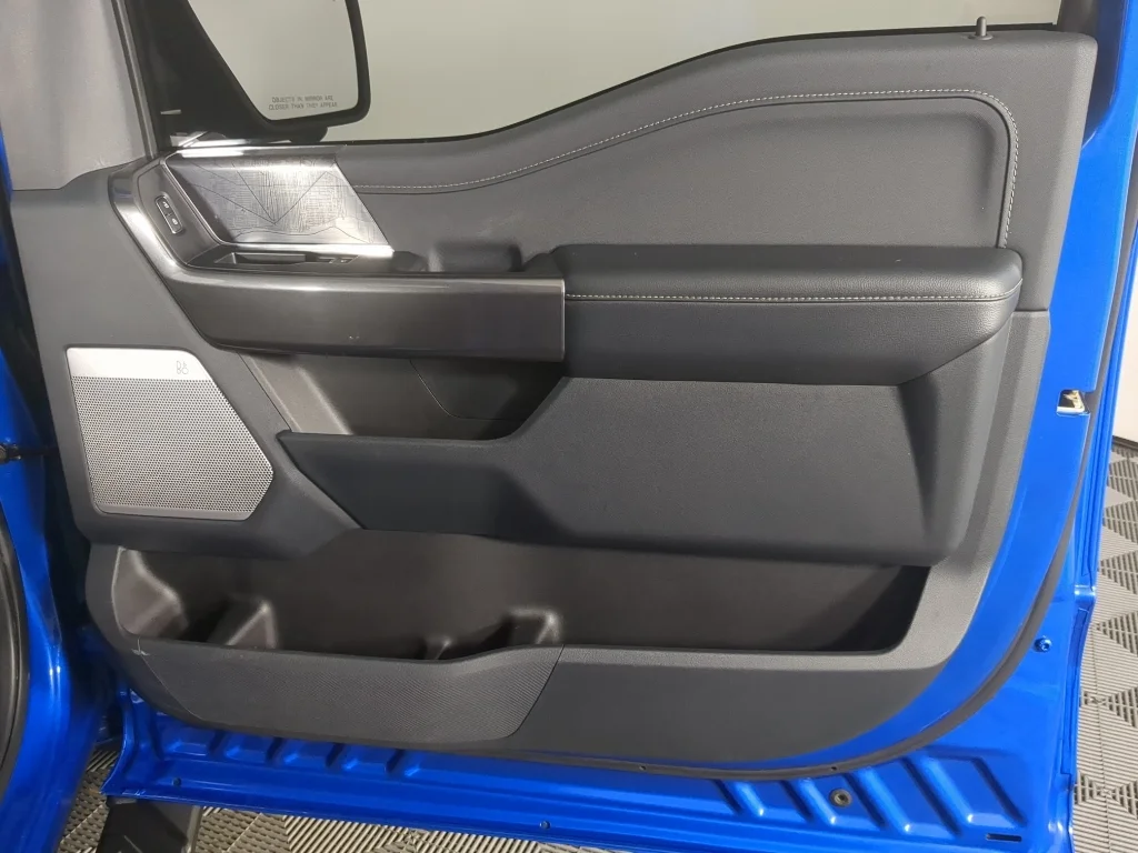 Used 2021 Velocity Blue Metallic Ford XLT image 19