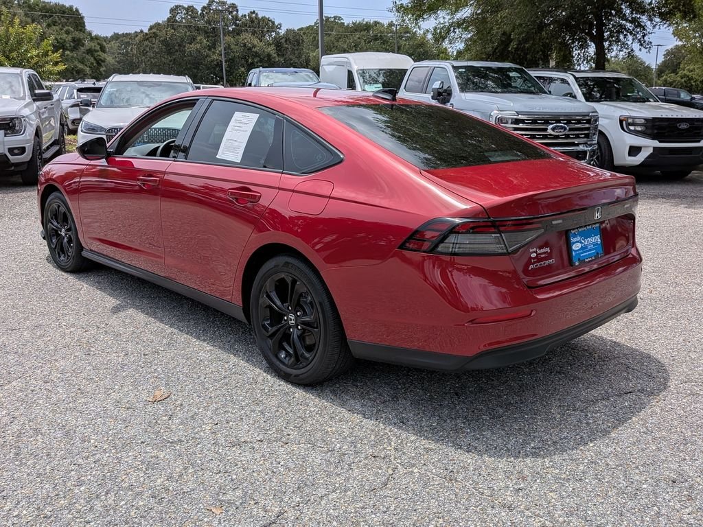 Used 2025 Red Honda SE image 3