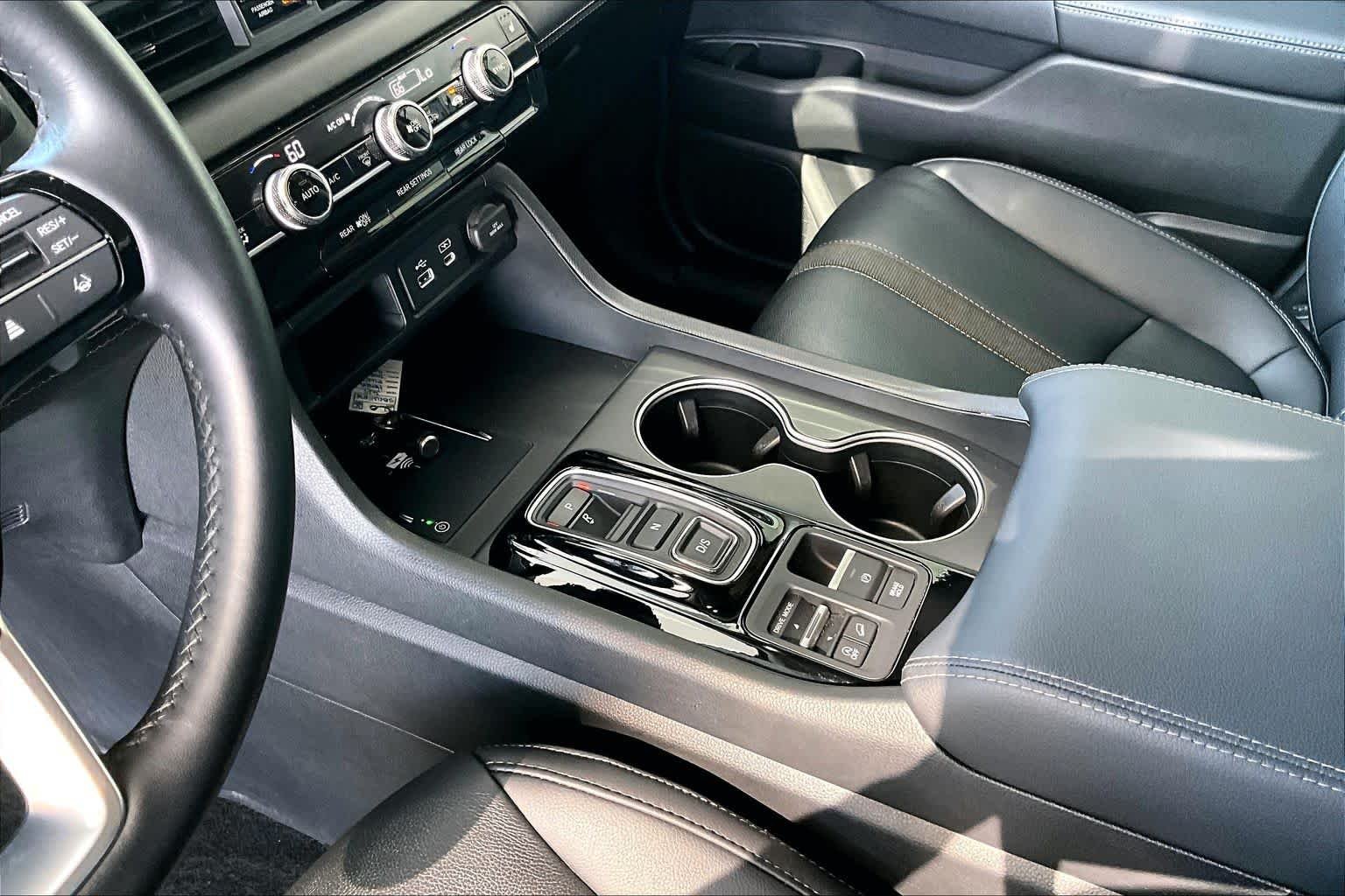 Used 2025 Sonic Gray Pearl Honda Touring image 17