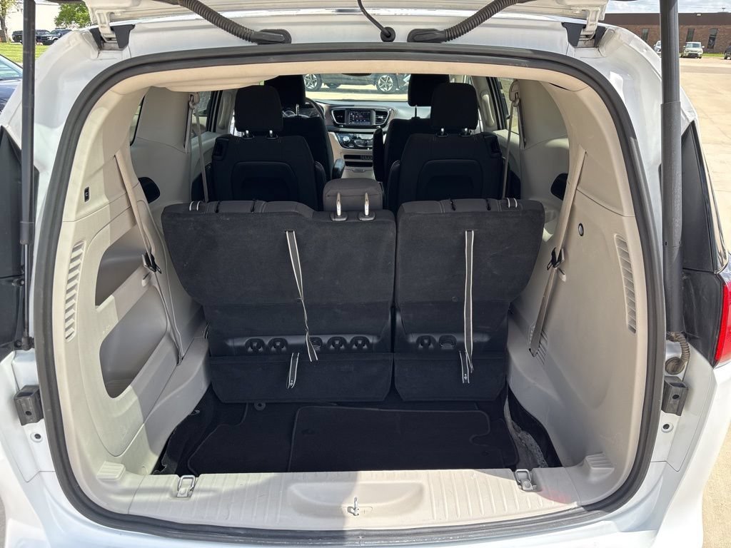 2024 Chrysler Voyager LX - Photo 37