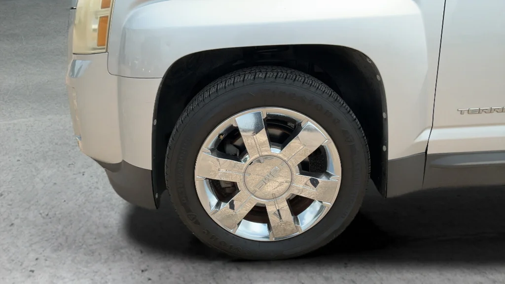Used 2011 Silver GMC SLT-2 image 25