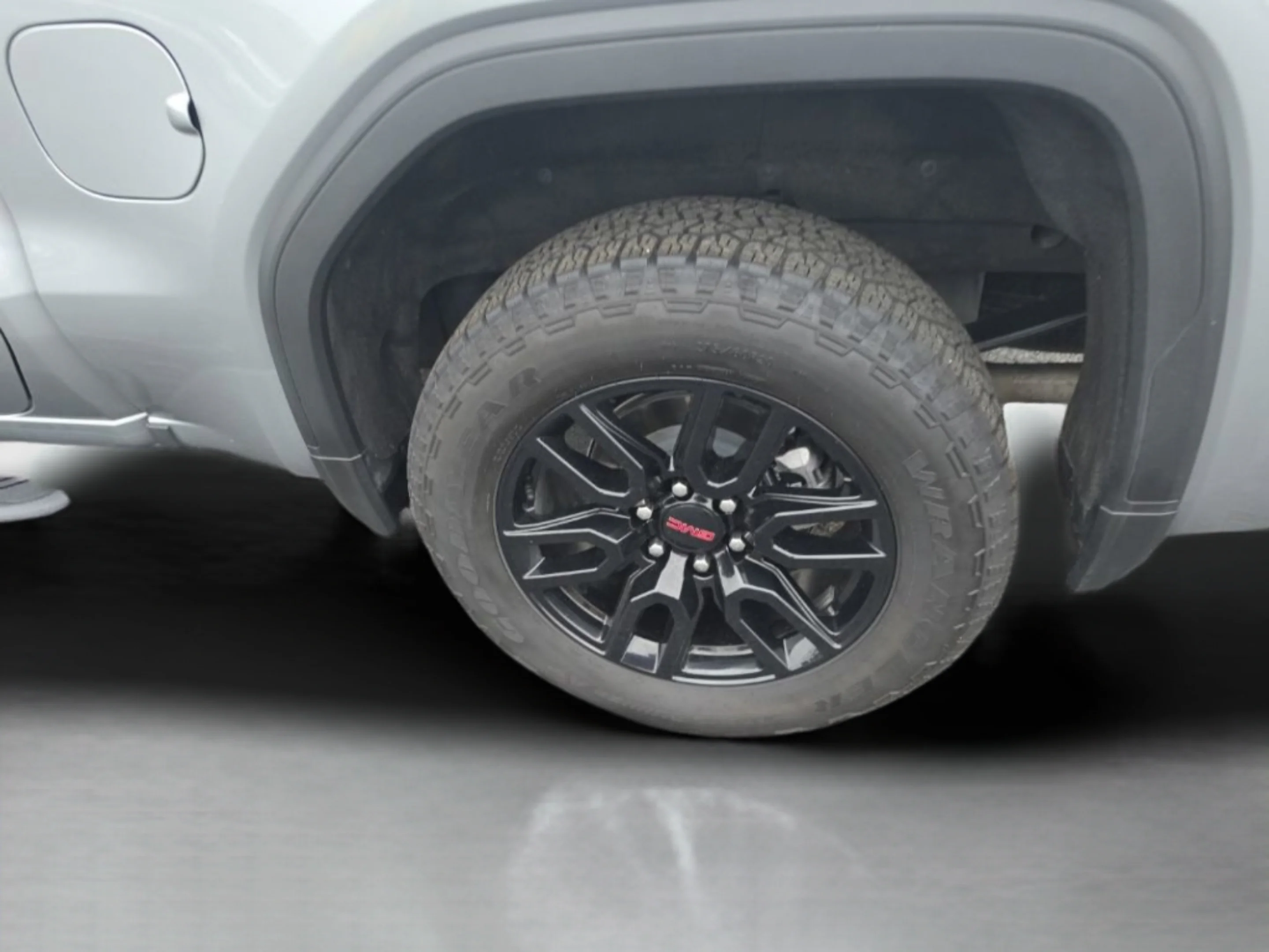 Used 2025 Sterling Metallic GMC Elevation image 33