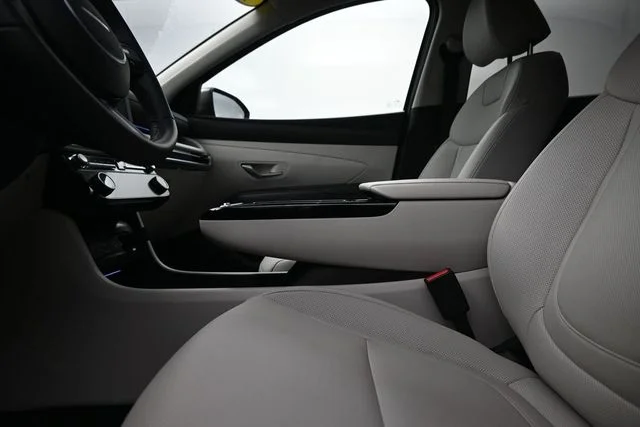 Used 2025 Gray Hyundai SEL Convenience image 17