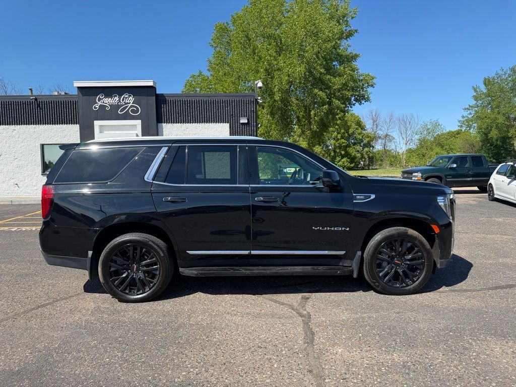 Used 2023  GMC SLT image 3