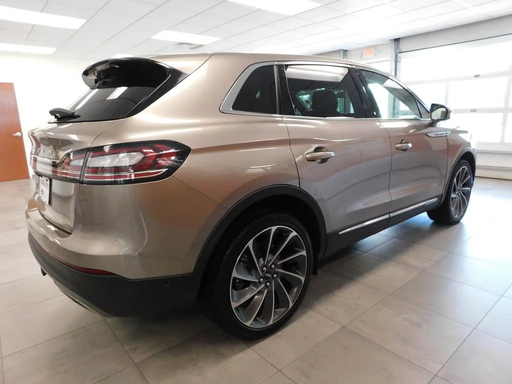 Used 2021 Mocha Lincoln Reserve image 4