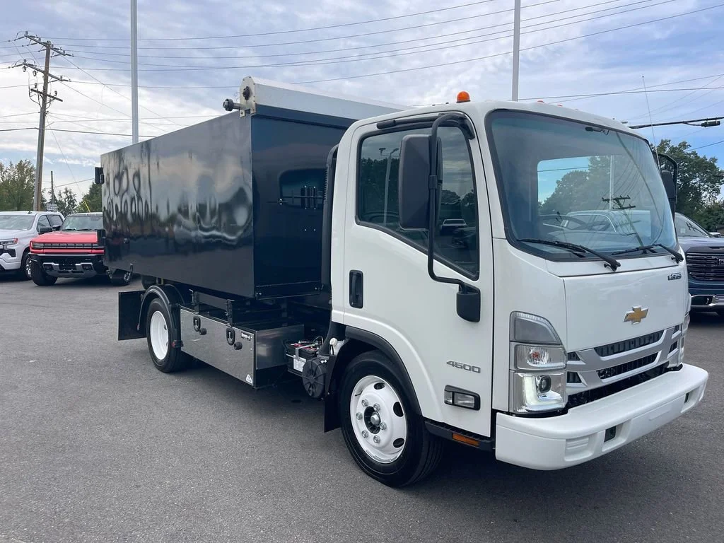 Used 2024 Arc White Chevrolet 1WT image 4