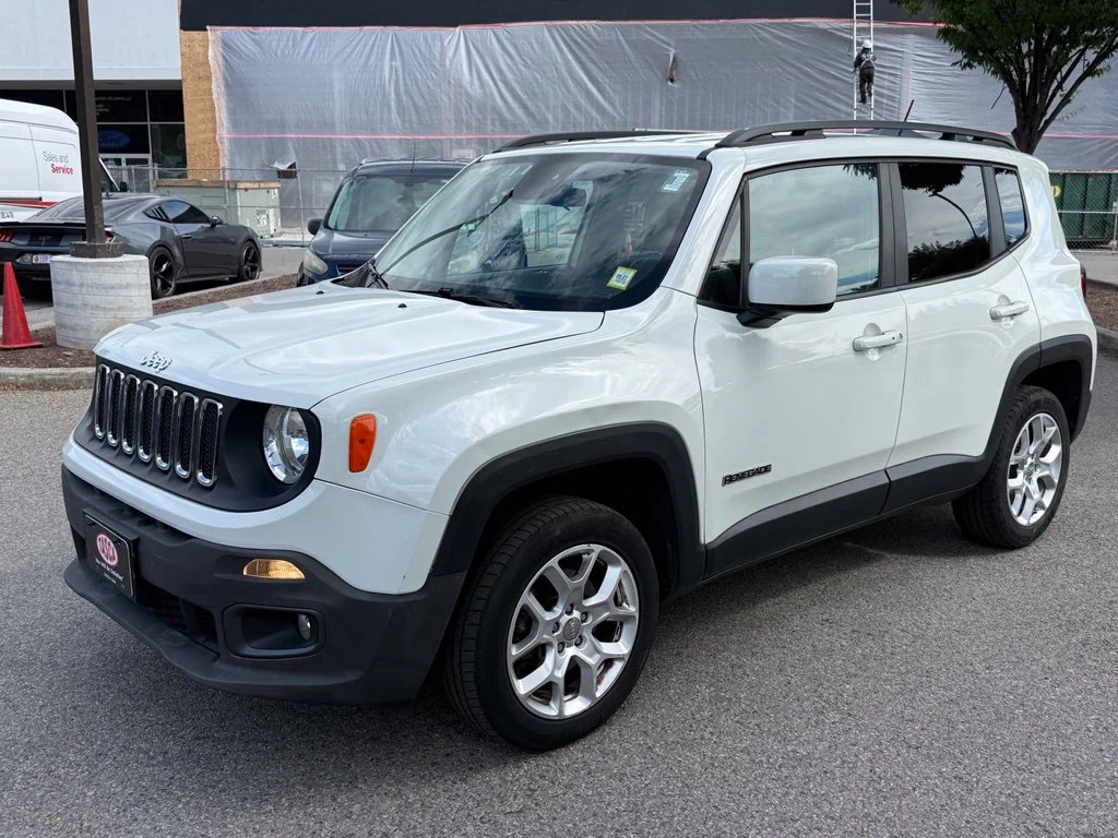 Used 2017 Alpine White Jeep Latitude image 4