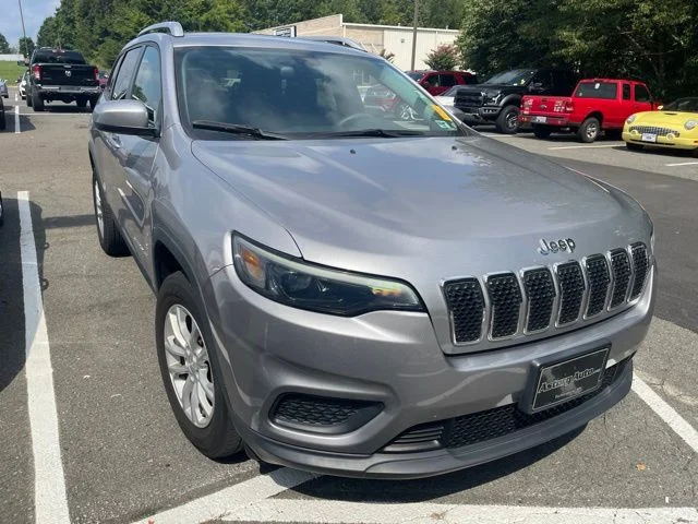 Used 2020 Silver Jeep Latitude image 5