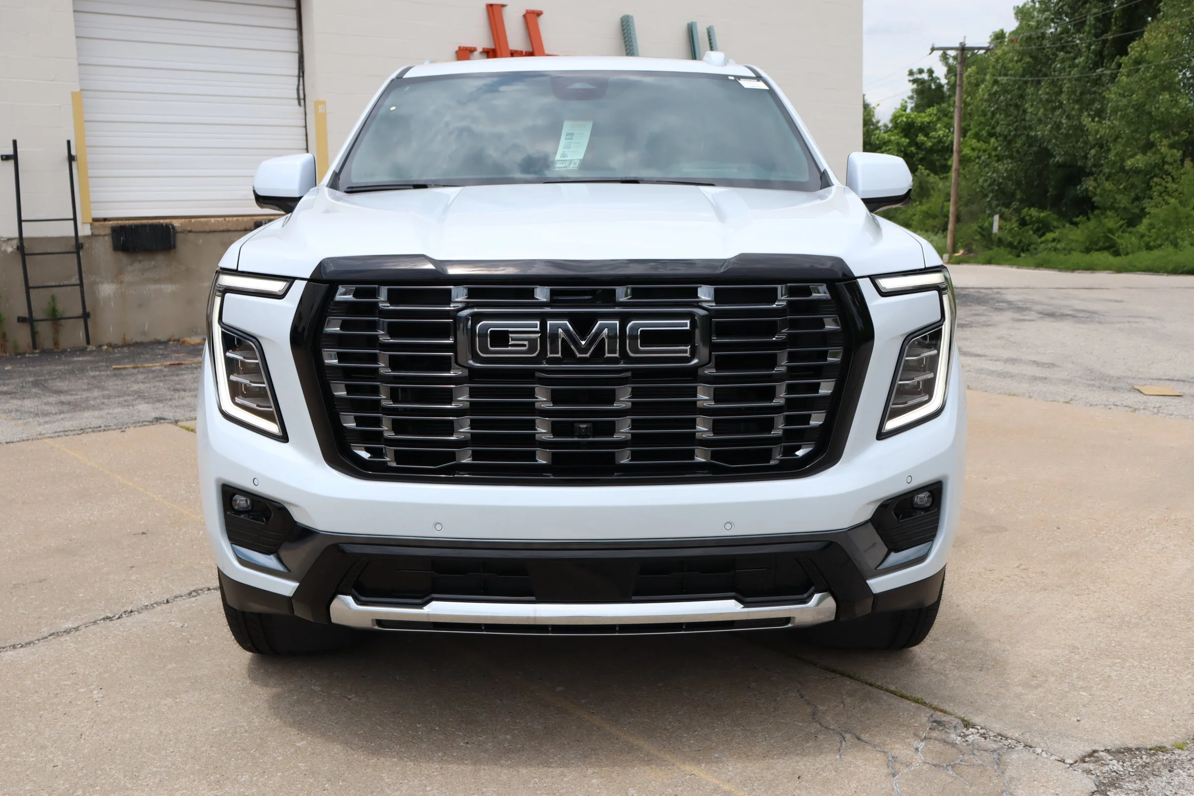 New 2026 Glacier White Tricoat GMC Denali Ultimate image 3