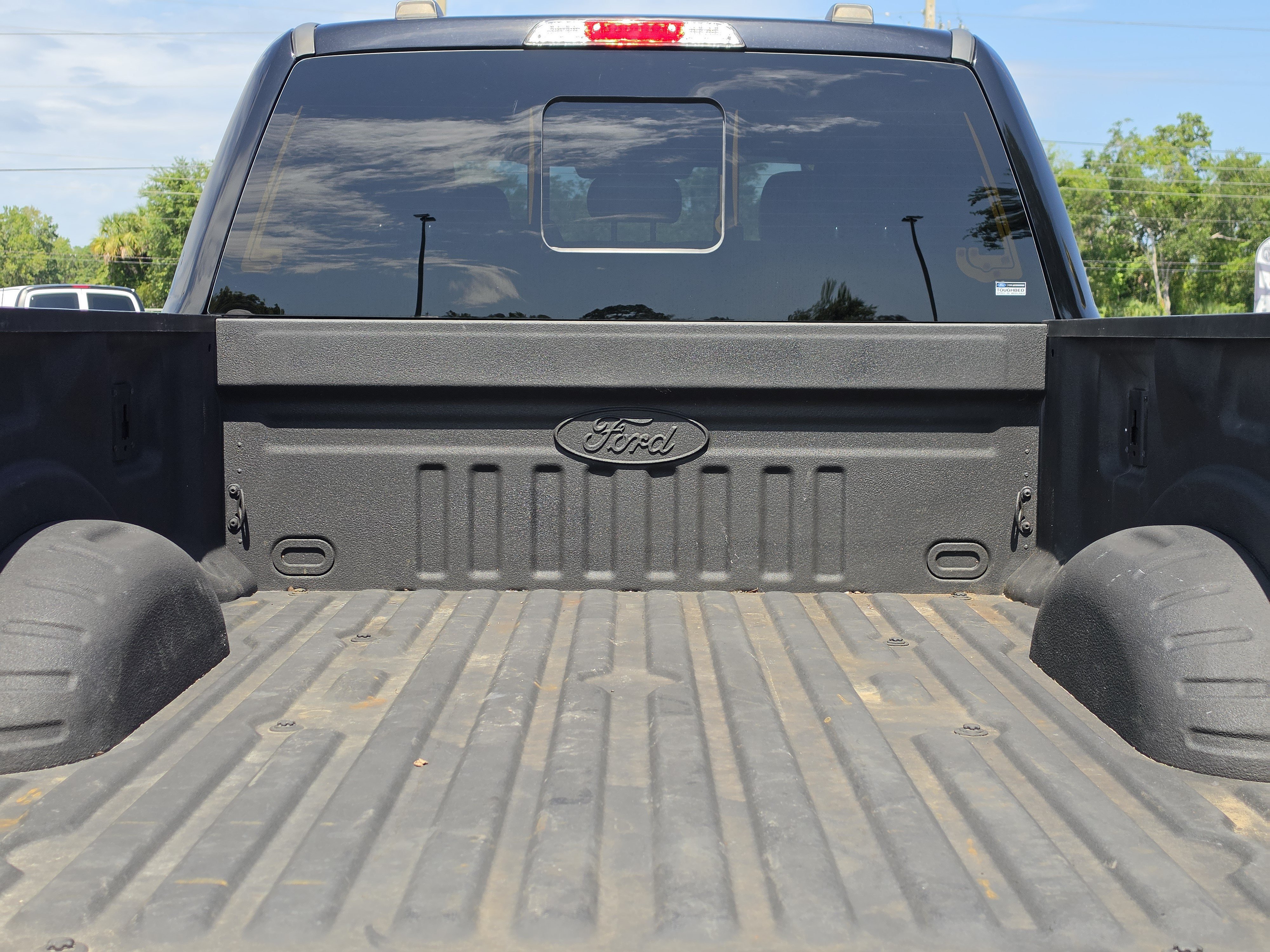 Used 2022 Black Metallic Ford LARIAT image 15