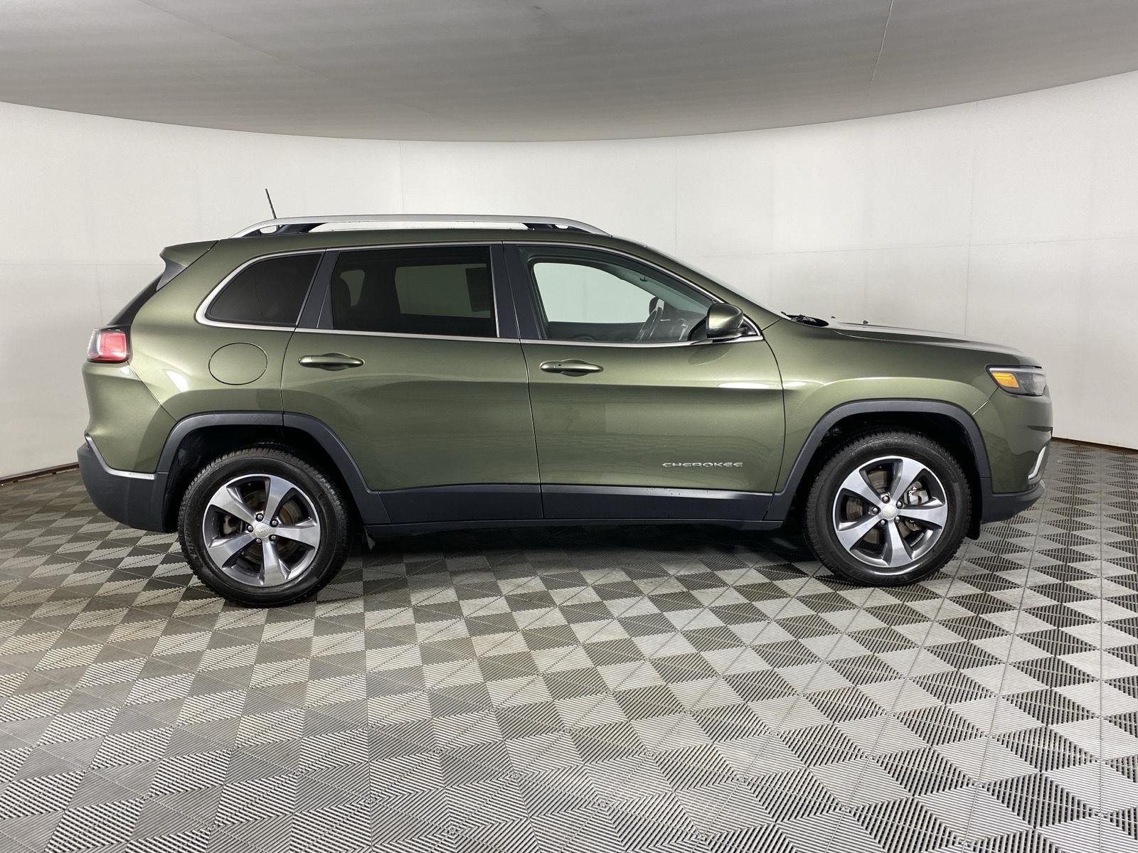 Used 2019 Olive Green Pearlcoat Jeep Limited image 8