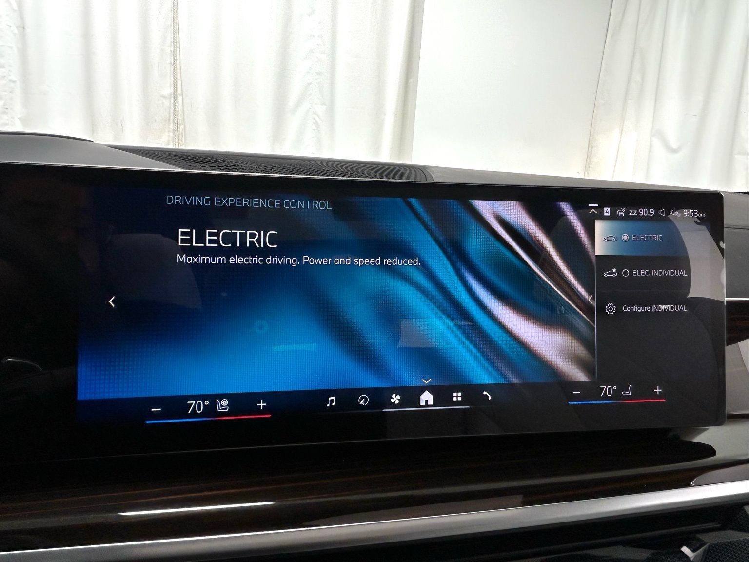 New 2026 Manhattan Green Metallic BMW xDrive50e image 24