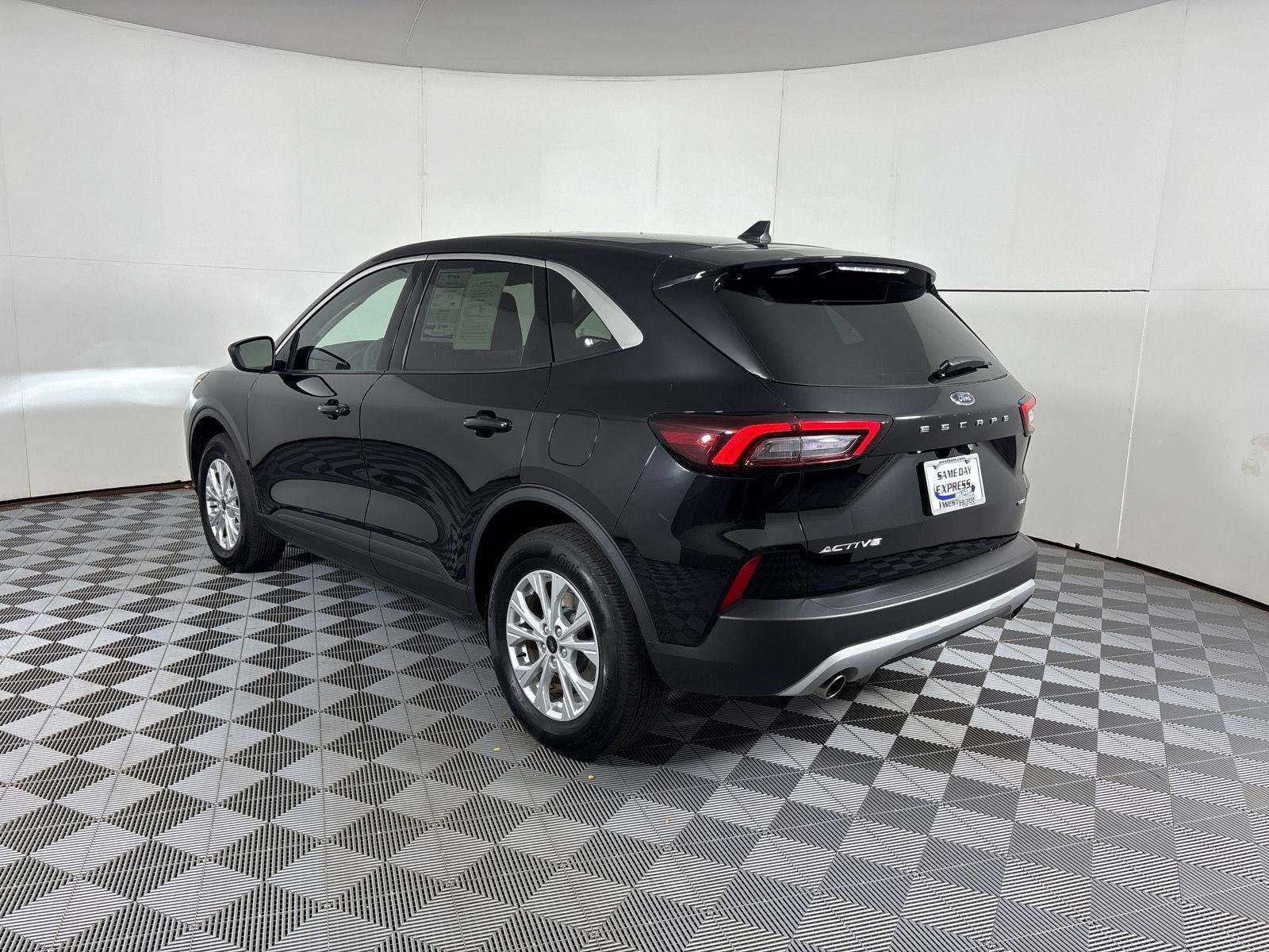Used 2024 Agate Black Ford Active image 17