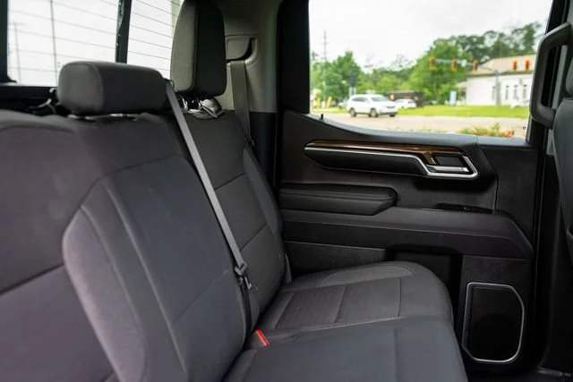 Used 2025 Riptide Blue Metallic Chevrolet RST image 9