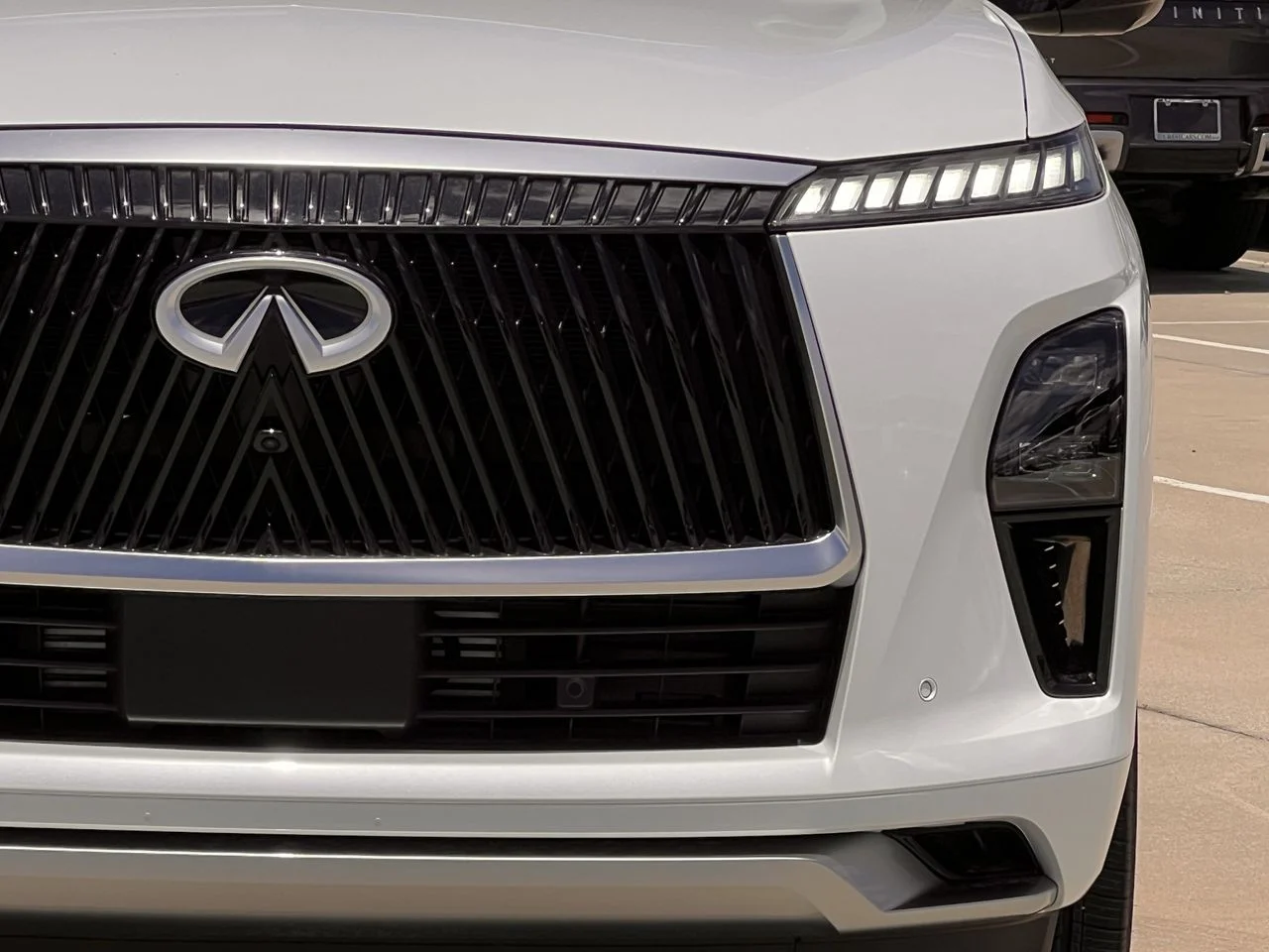New 2026 Radiant White INFINITI LUXE image 8
