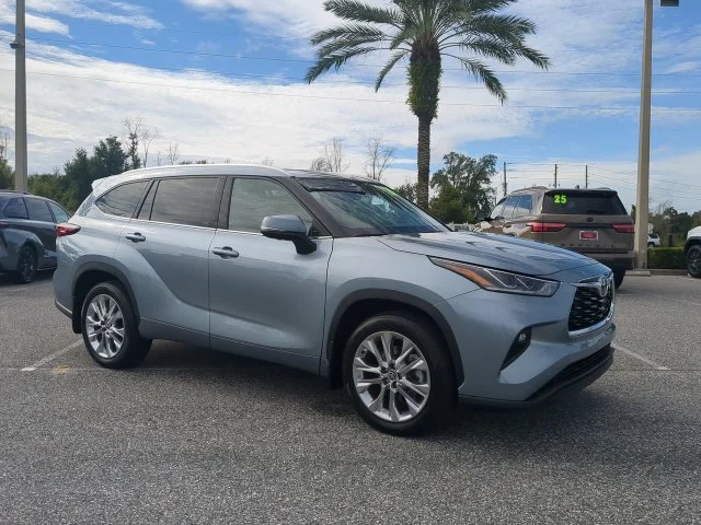 Used 2024  Toyota Limited image 2