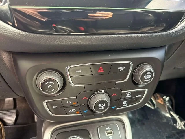 Used 2019 Red Jeep Latitude image 51