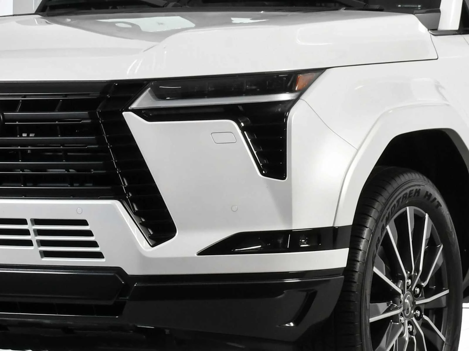 Certified Used 2026 EMINENT WHITE PEARL Lexus Luxury+ image 11