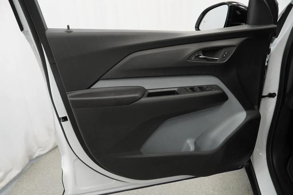 New 2027 Summit White Chevrolet LT image 21