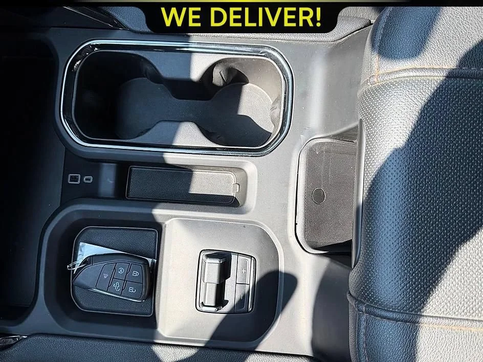 Used 2024 Summit White GMC AT4 image 18