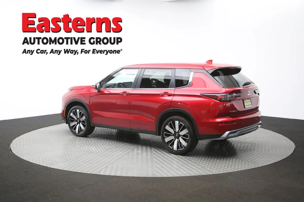 Used 2025 Red Mitsubishi SE image 64