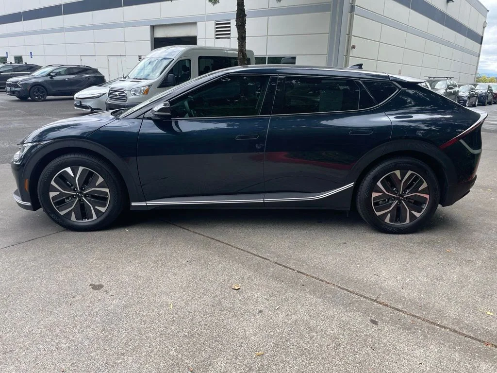 Used 2024 Gravity Blue Kia Light image 6
