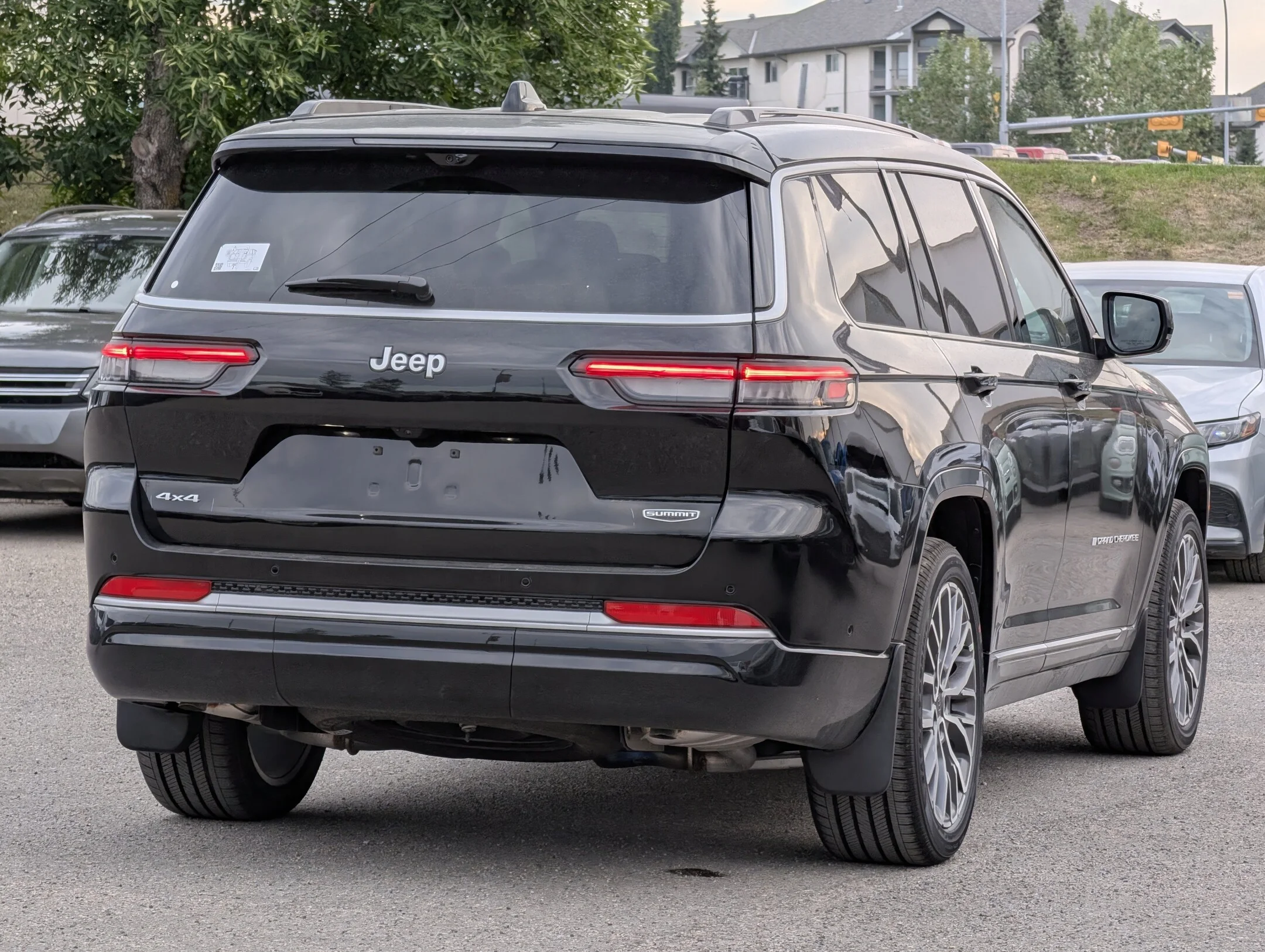 New 2026 Black Jeep Summit - - 4x4 - Dual- Pane Panoramic Sunroof - Trailer Tow Pkg - Palermo Leather & More! image 8