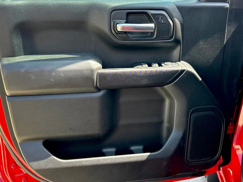 Used 2023 Red Chevrolet Custom image 11