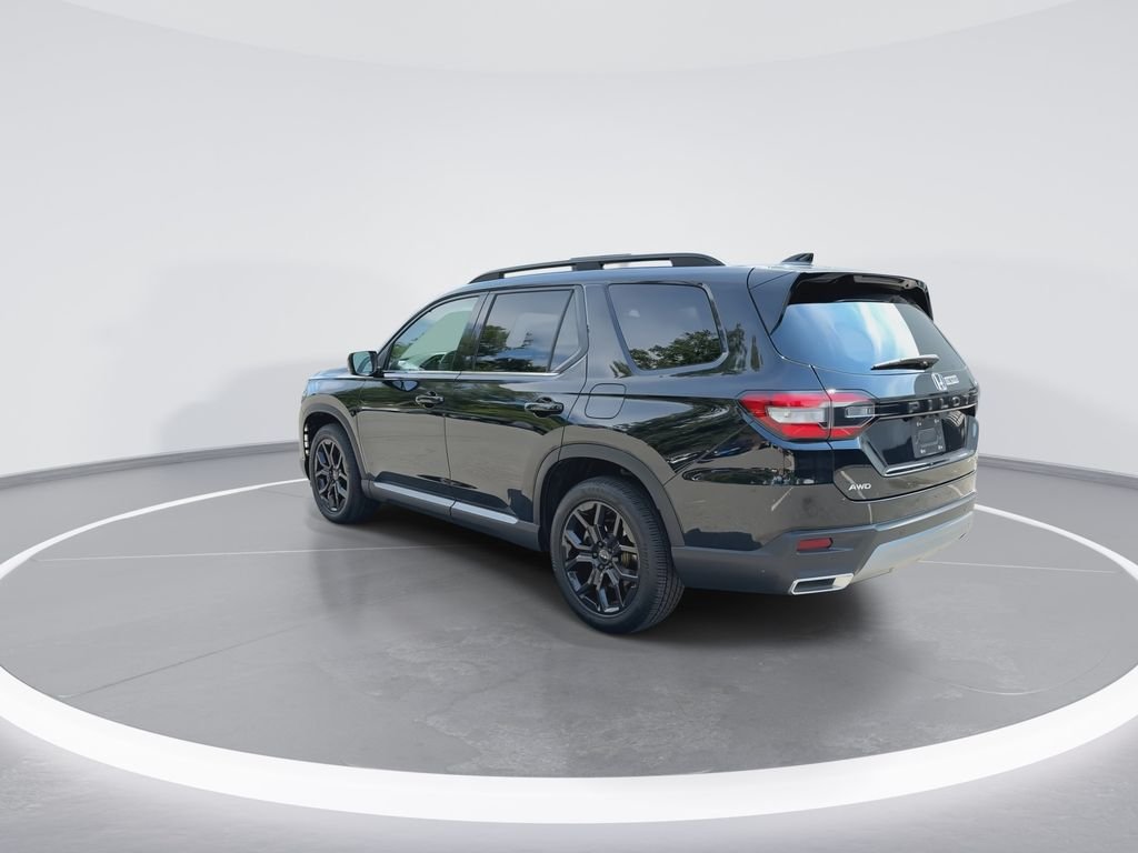 Used 2025 Crystal Black Pearl Honda Touring image 6