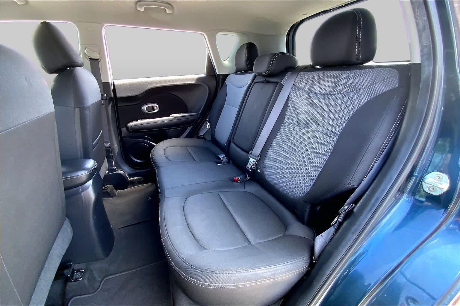 Used 2018 Mysterious Blue Kia + image 20