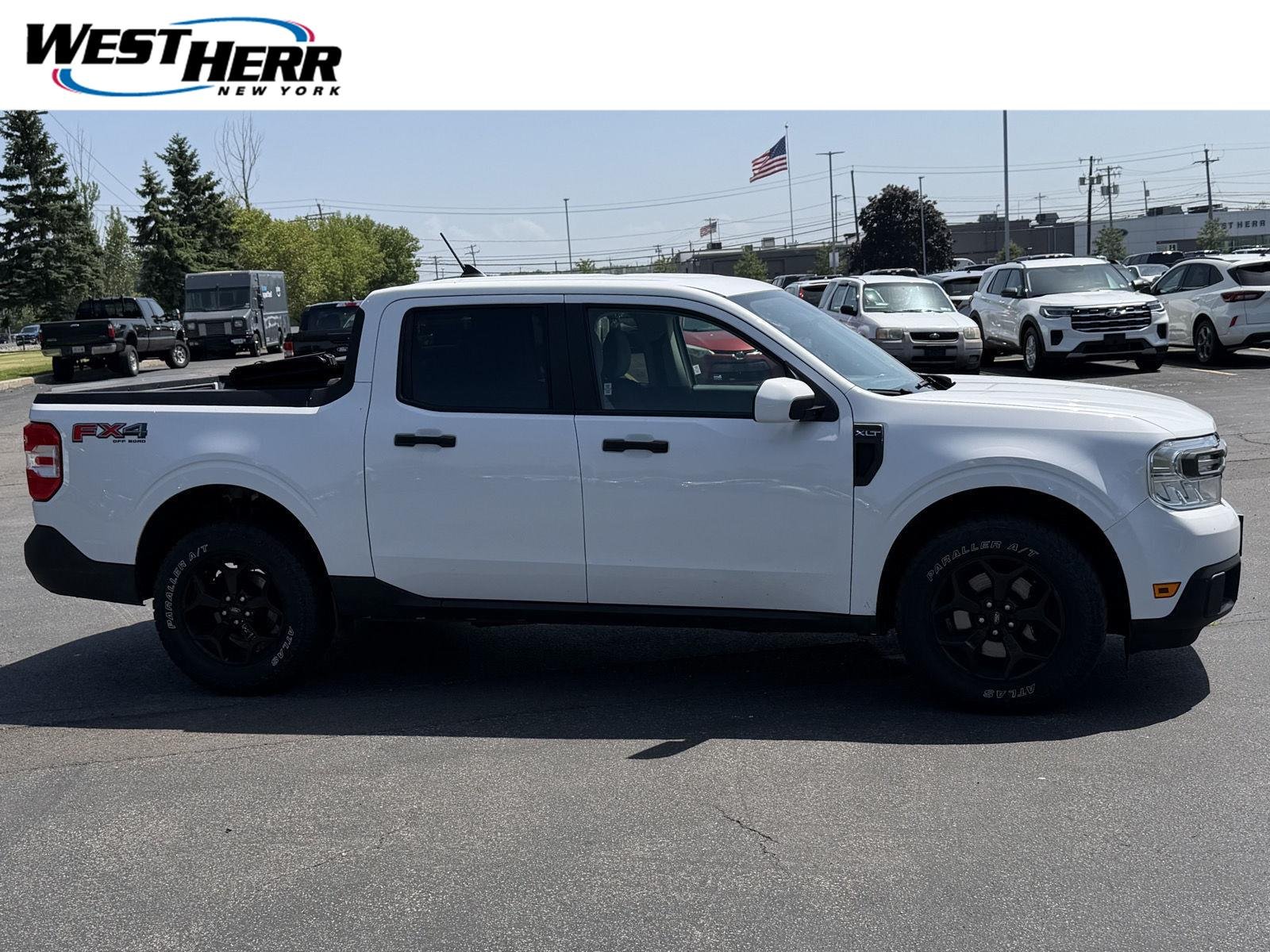 Used 2022 Oxford White Ford XLT image 1