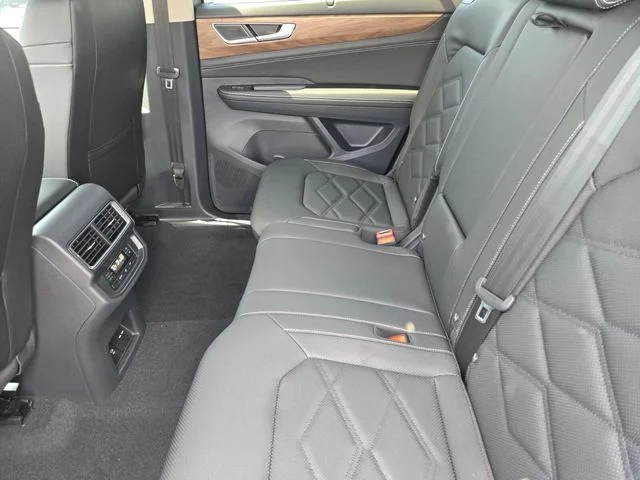 New 2026 Silver Volkswagen 2.0T SE w/Technology image 7