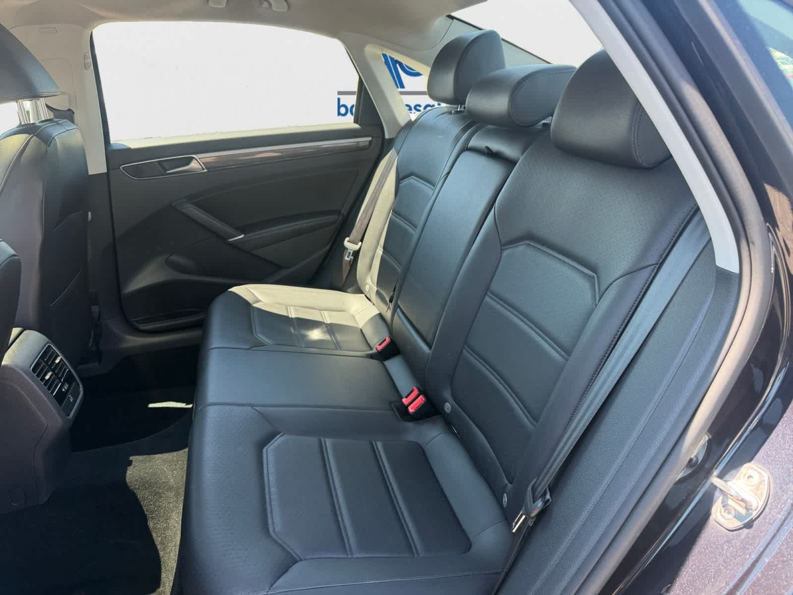 Used 2018 Deep Black Pearl Metallic Volkswagen 2.0T SE image 20