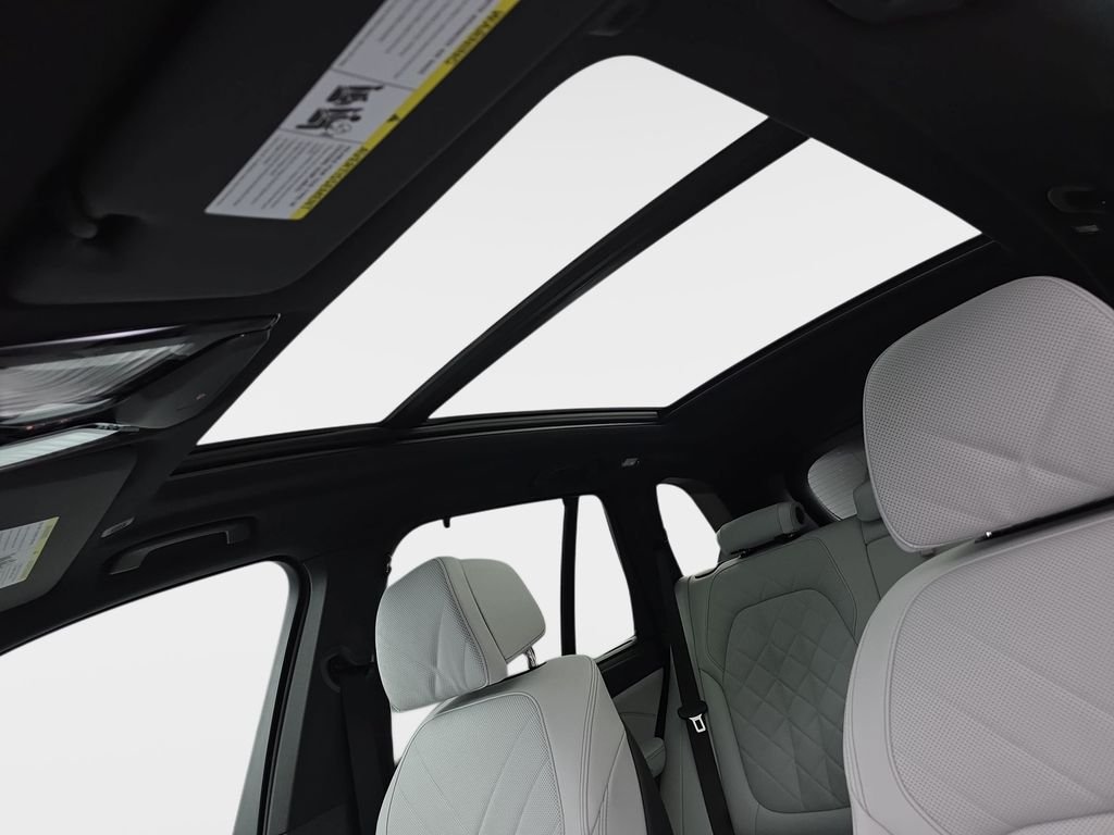 New 2026 Black Sapphire Metallic BMW xDrive40i image 29