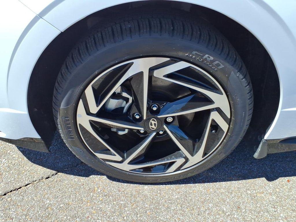 New 2026 White Hyundai SEL Sport image 9