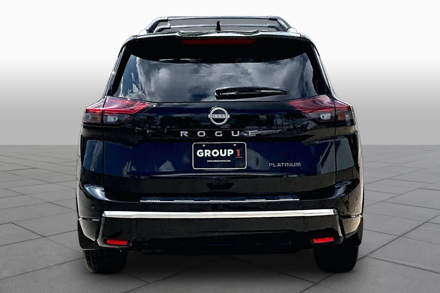 Used 2025 Super Black Nissan Platinum image 5