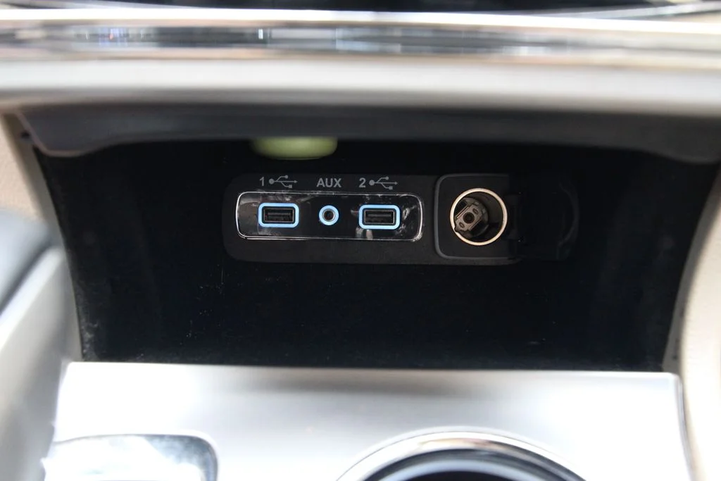 Used 2021 Bright White Clearcoat Jeep Limited image 27