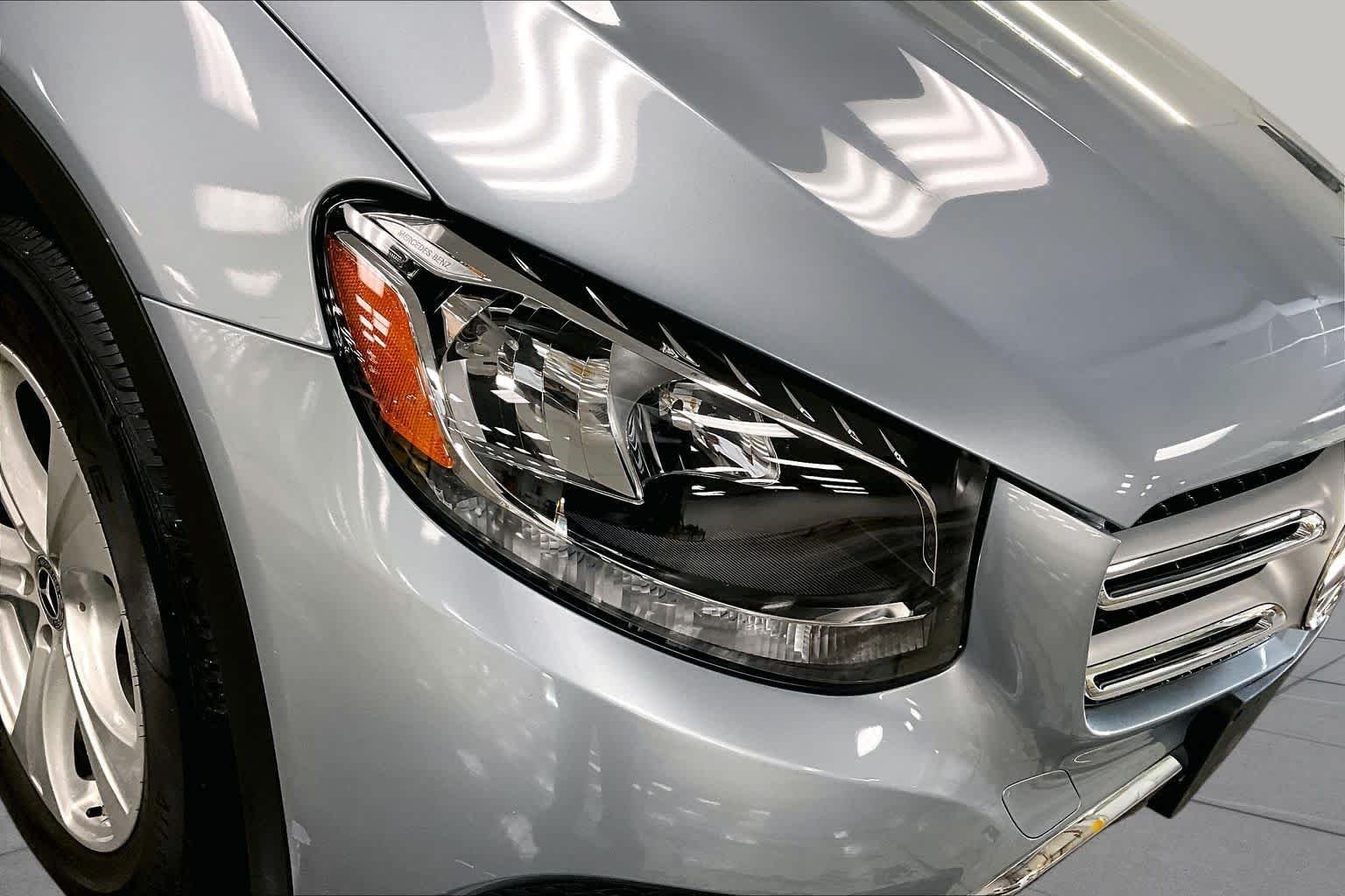 Used 2018 Diamond Silver Metallic Mercedes-Benz GLC 300 image 27