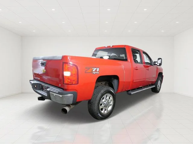Used 2012 Red Chevrolet LT image 6
