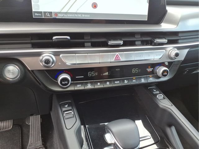 Used 2025 White Kia S image 28