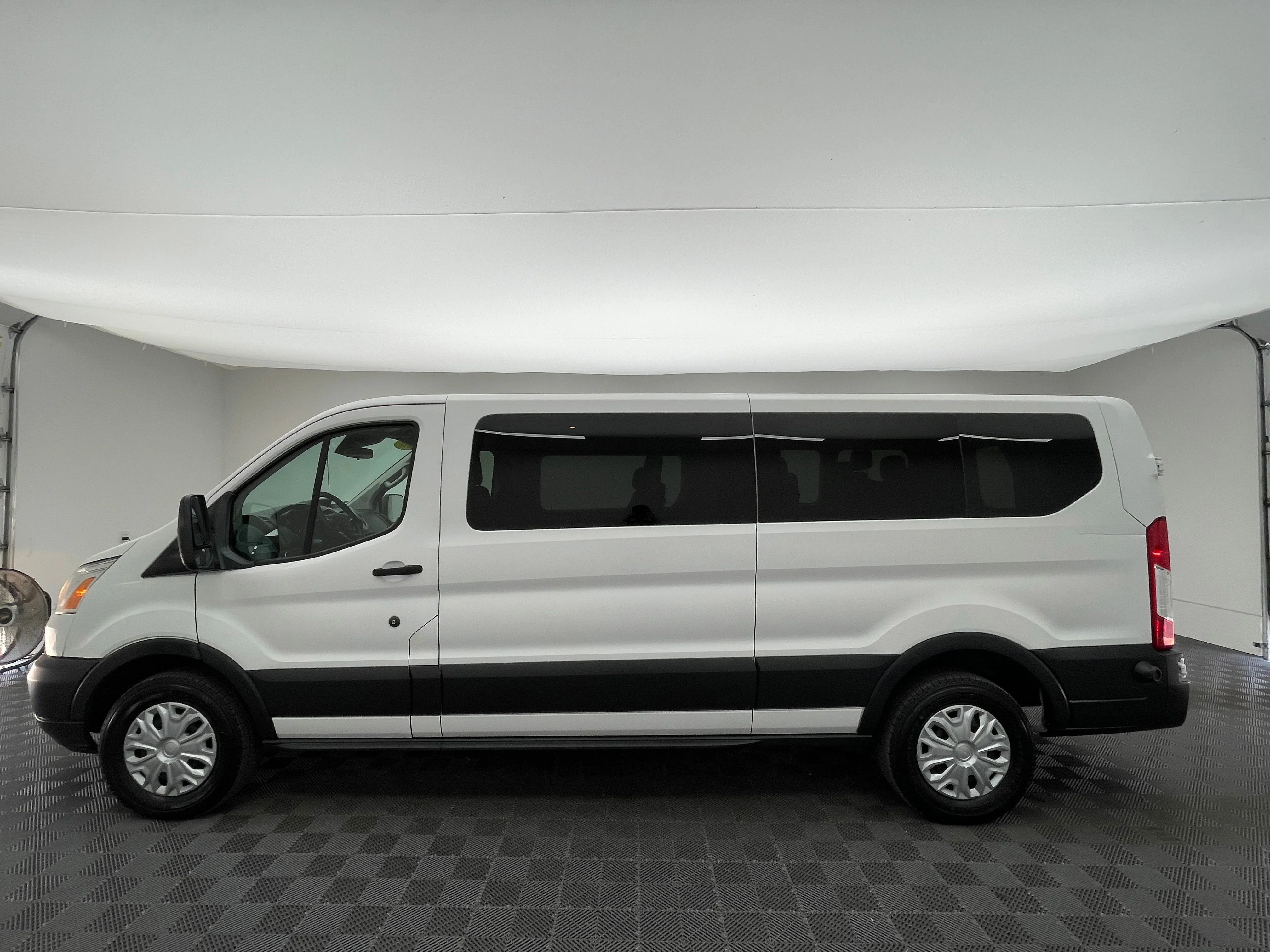 Used 2017 Oxford White Ford XLT image 11