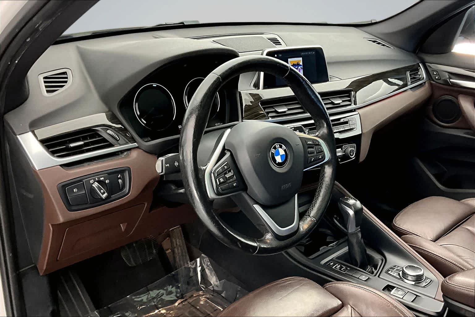 Used 2018 Alpine White BMW xDrive28i image 2